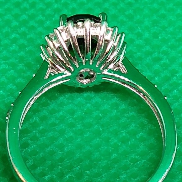 Beautiful Russian chrome diopside, size 5 - Picture 3 of 7